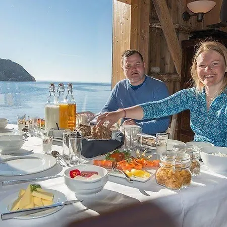 Nusfjord Rorbuer Kemping 3*